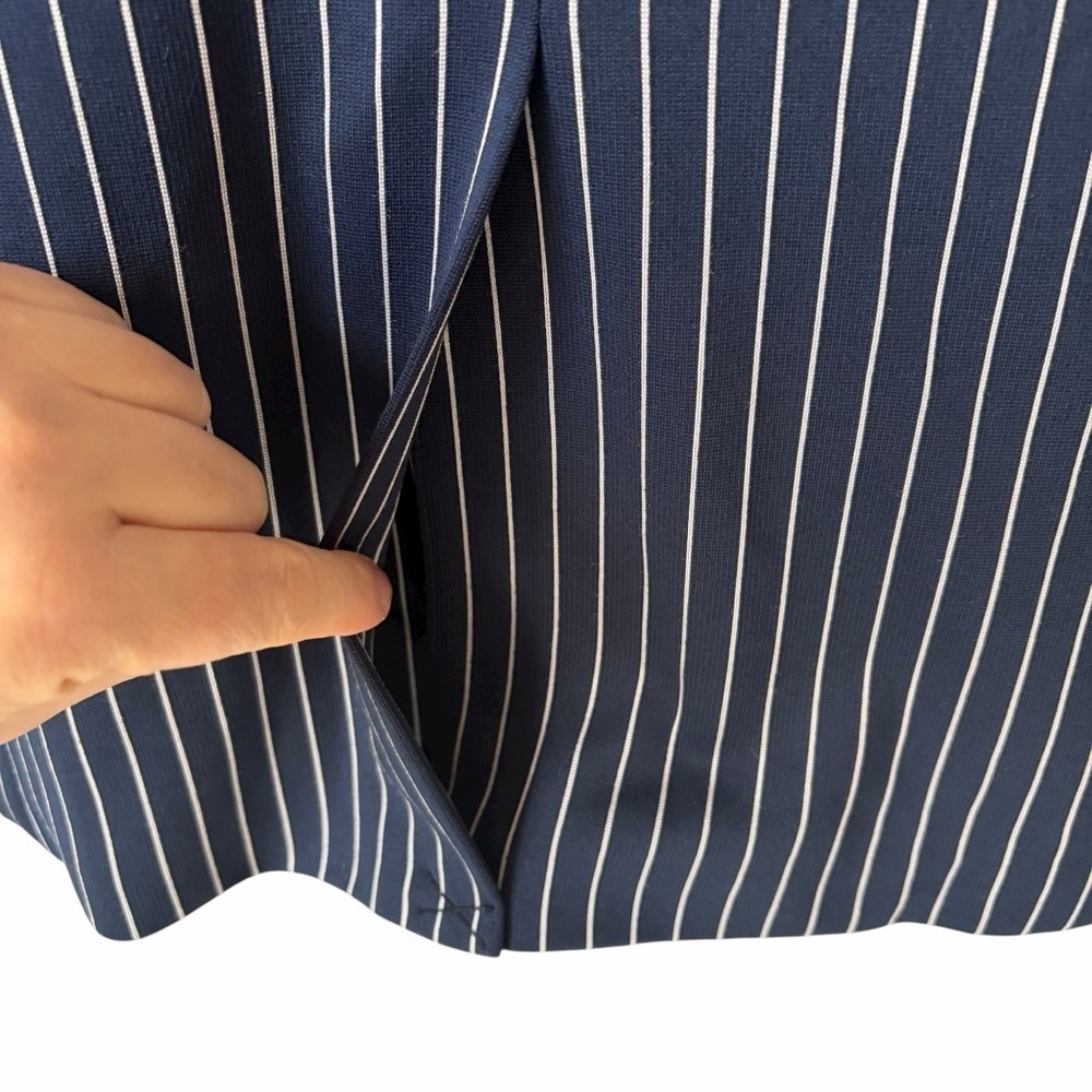Leze The Lable Sierra Boyfriend Pinstripe Blue White Blazer Women's Medium - Picture 10 of 13